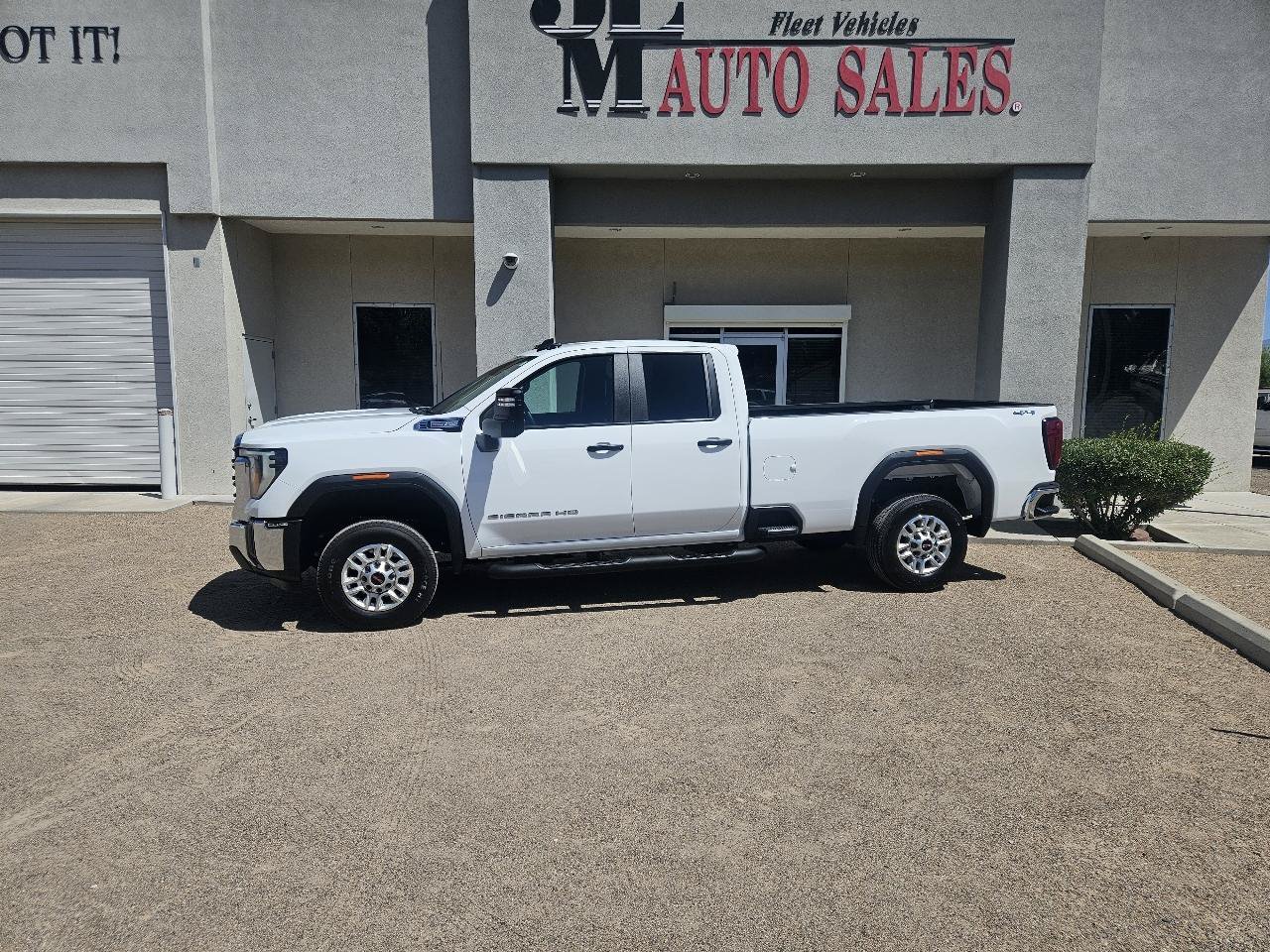 Used 2026 GMC Sierra 2500 Pro w/ Convenience Package AWD/4WD image 2