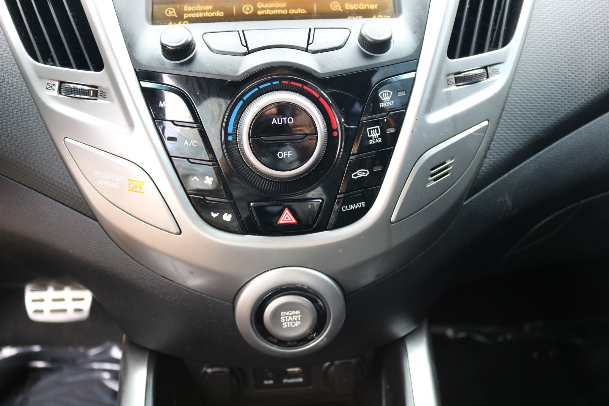 Used 2015 Hyundai Veloster w/ Option Group 03 FWD image 25