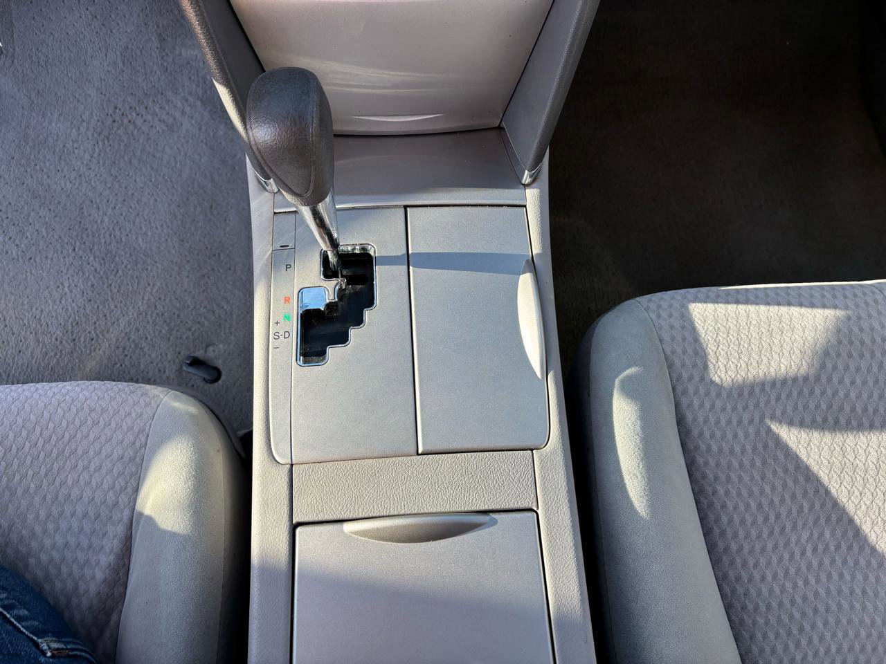 Used 2010 Toyota Camry image 18