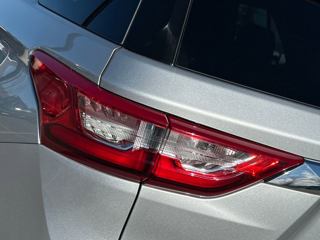 Used 2021 Chevrolet Traverse LT image 34