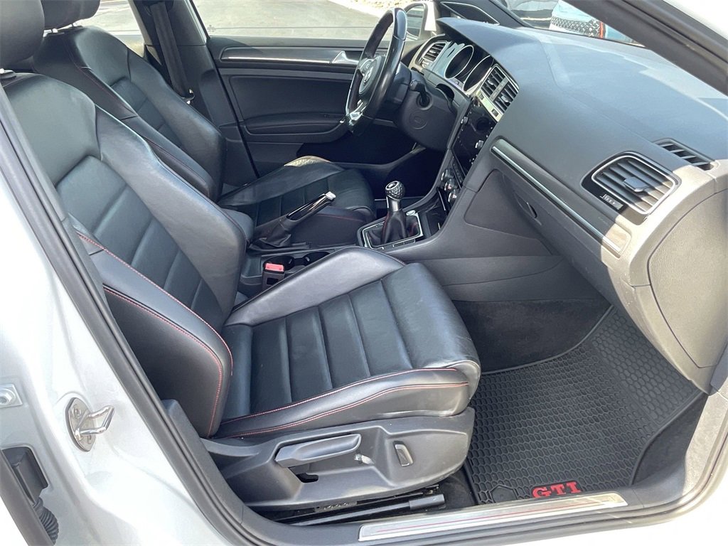 Used 2019 Volkswagen GTI SE w/ SE Experience Package image 32