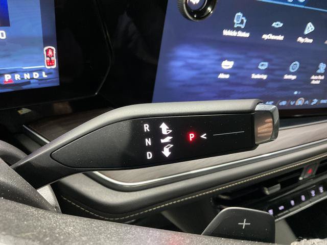 Used 2025 Chevrolet Suburban Premier AWD/4WD image 22