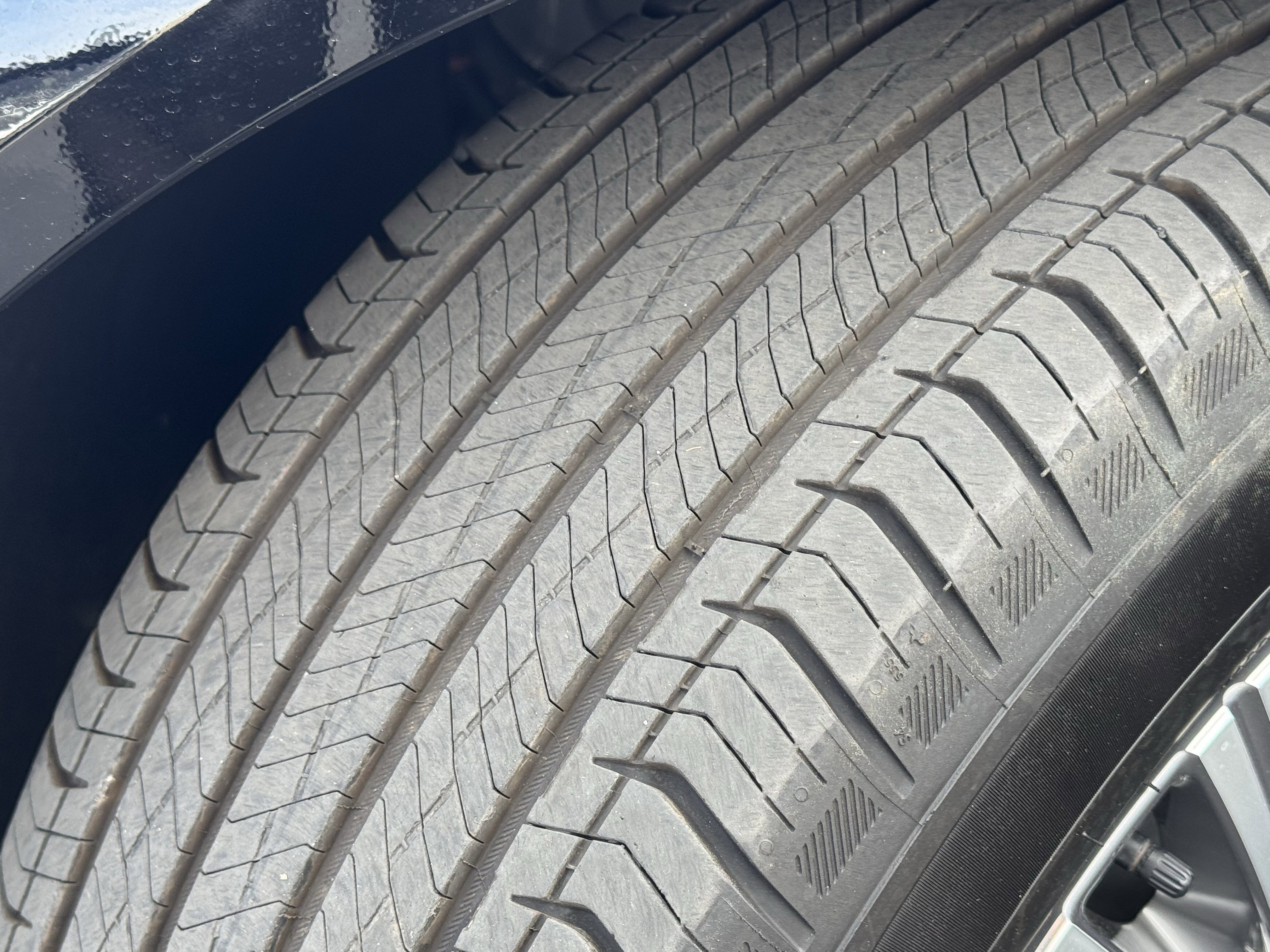 Used 2024 Cadillac Lyriq Luxury AWD/4WD image 10