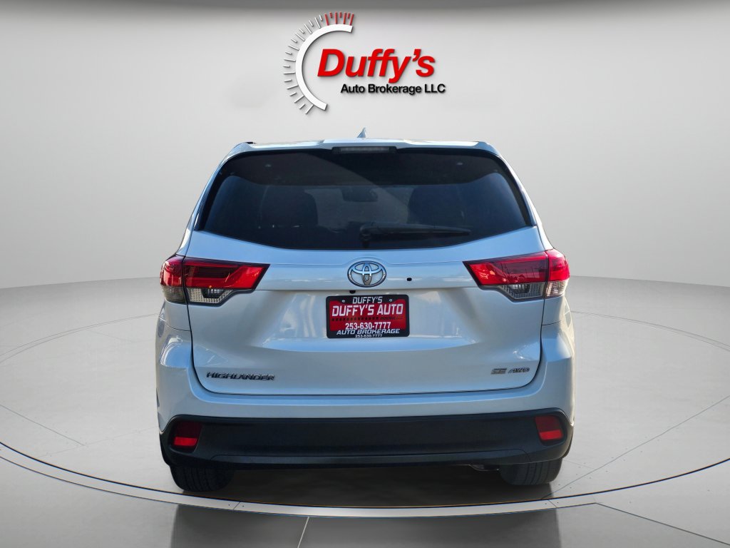 Used 2017 Toyota Highlander SE image 16