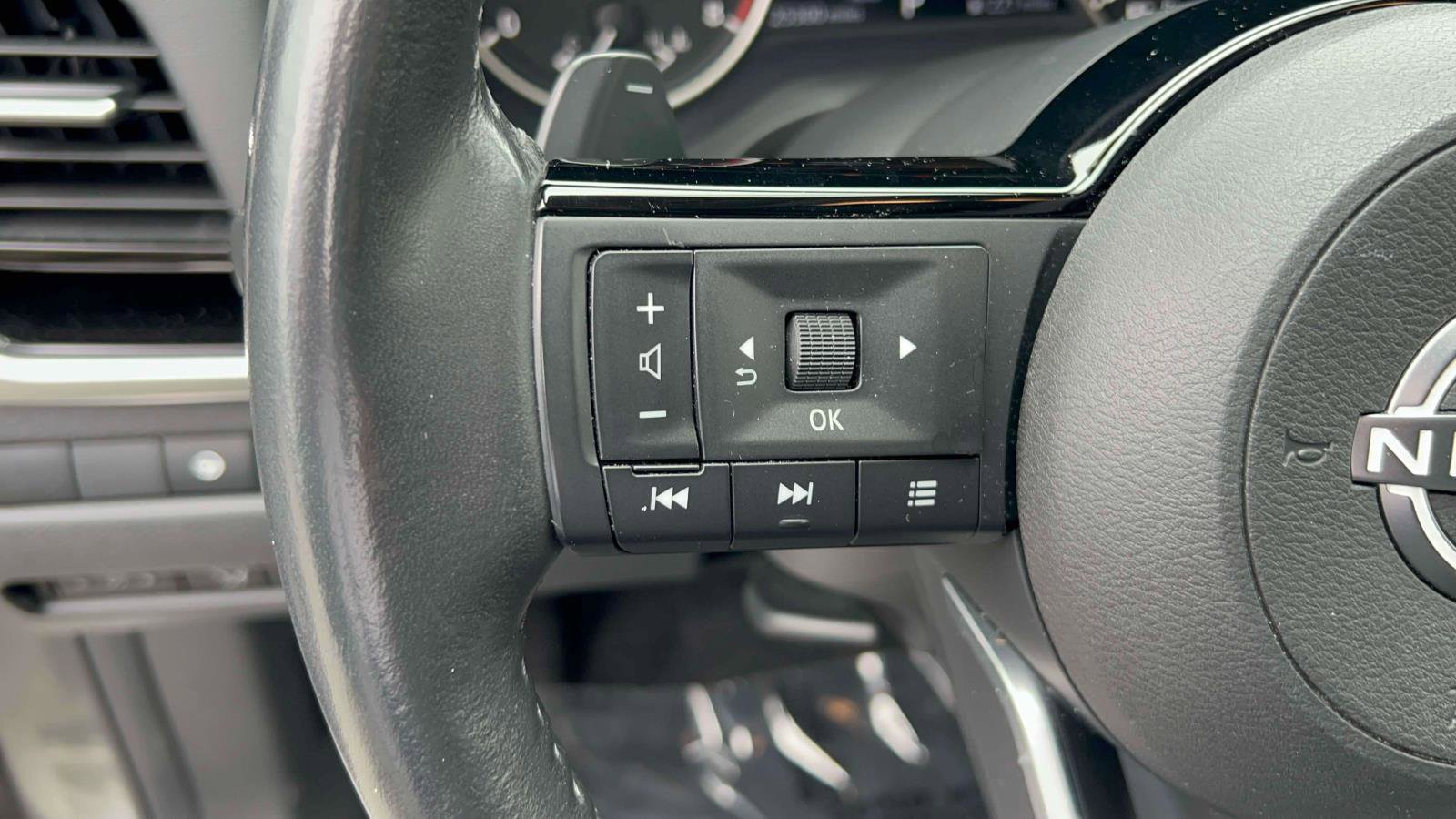 Used 2023 Nissan Rogue SL AWD/4WD image 17