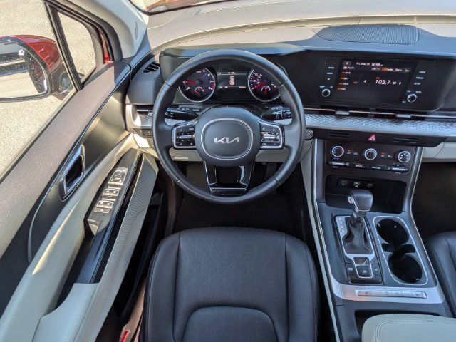 Used 2024 Kia Carnival LX FWD image 16