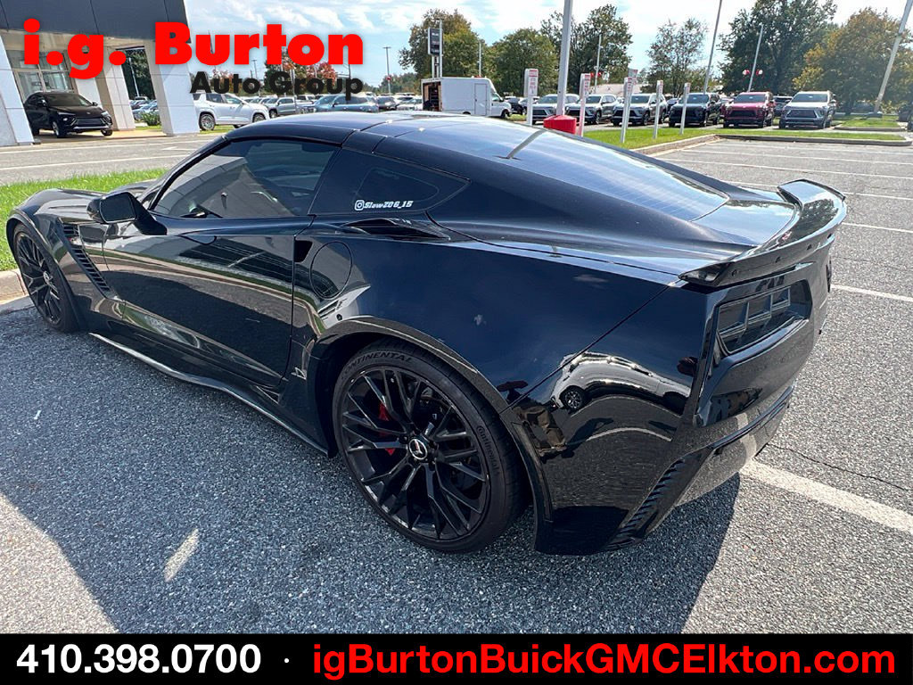 Used 2015 Chevrolet Corvette Z06 w/ 3LZ Preferred Equipment Group RWD image 6