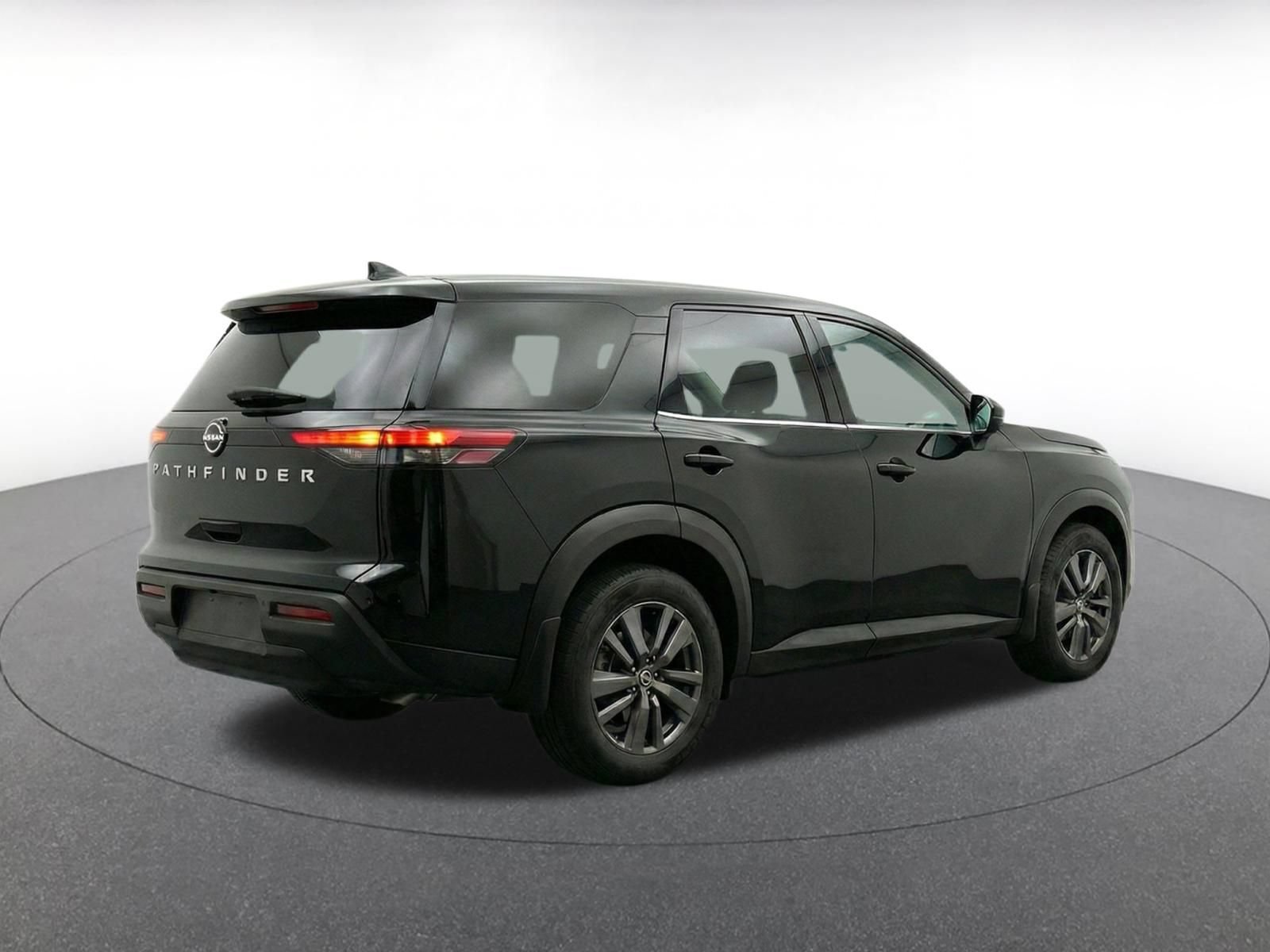 Used 2025 Nissan Pathfinder SV FWD image 10