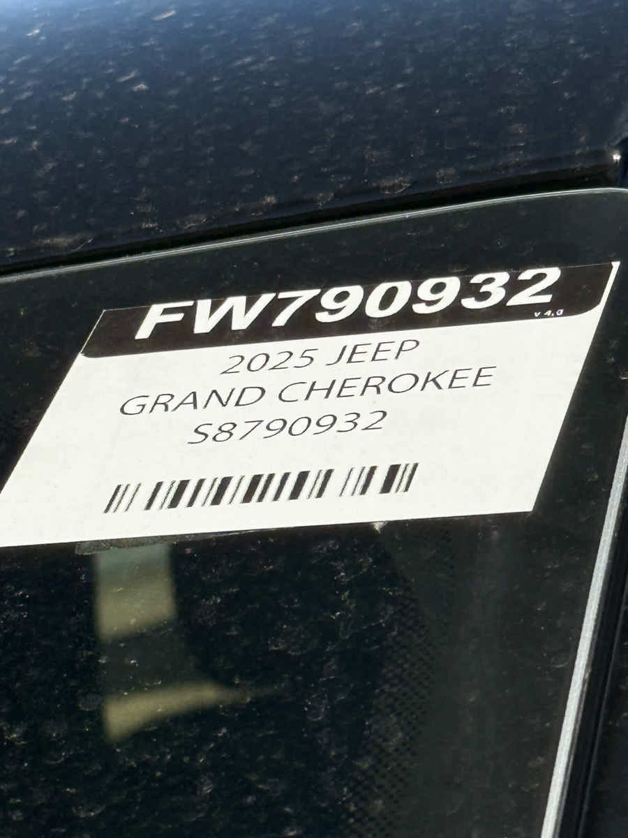 New 2025 Jeep Grand Cherokee Limited image 32