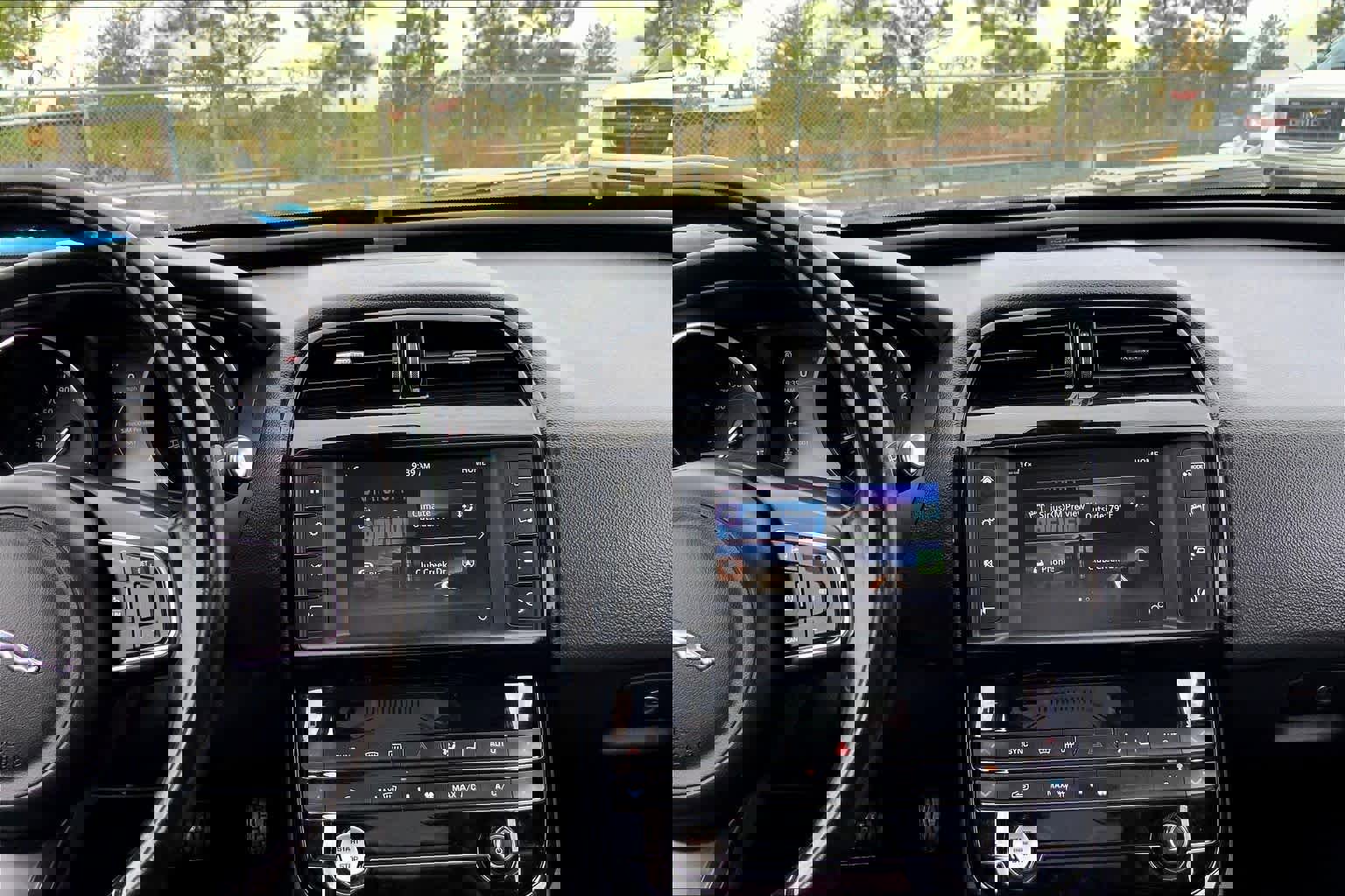 Used 2018 Jaguar XE Premium image 6