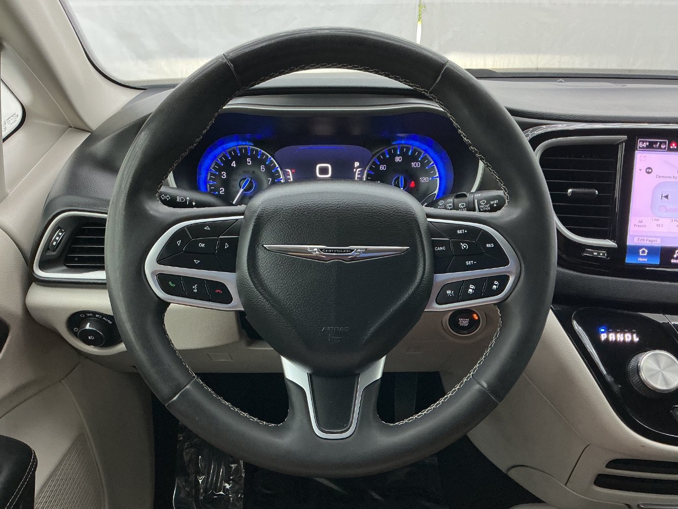 Used 2022 Chrysler Pacifica Touring-L FWD image 28