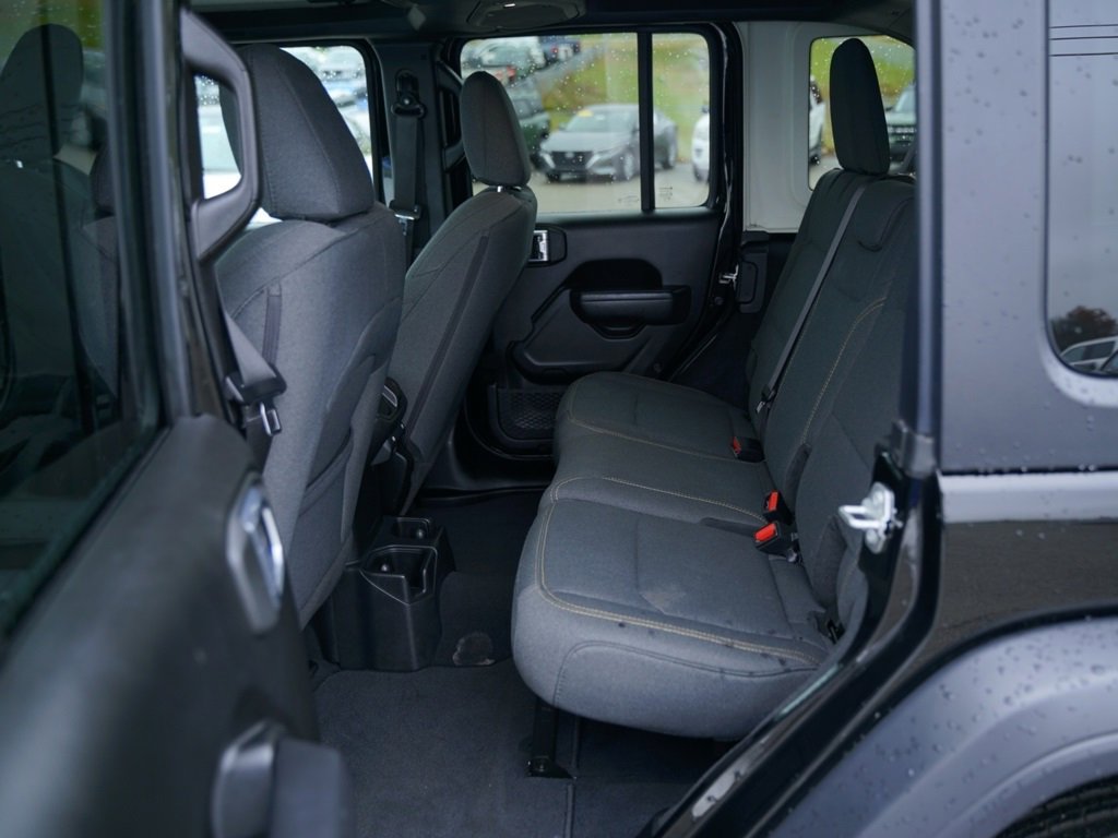 Used 2025 Jeep Wrangler Sport S image 25