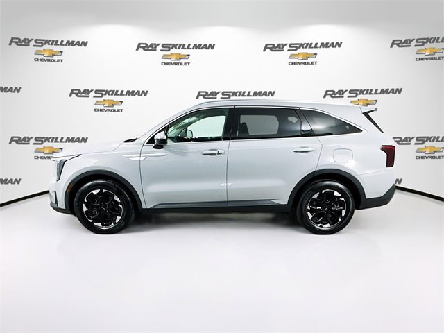 Used 2025 Kia Sorento S image 4