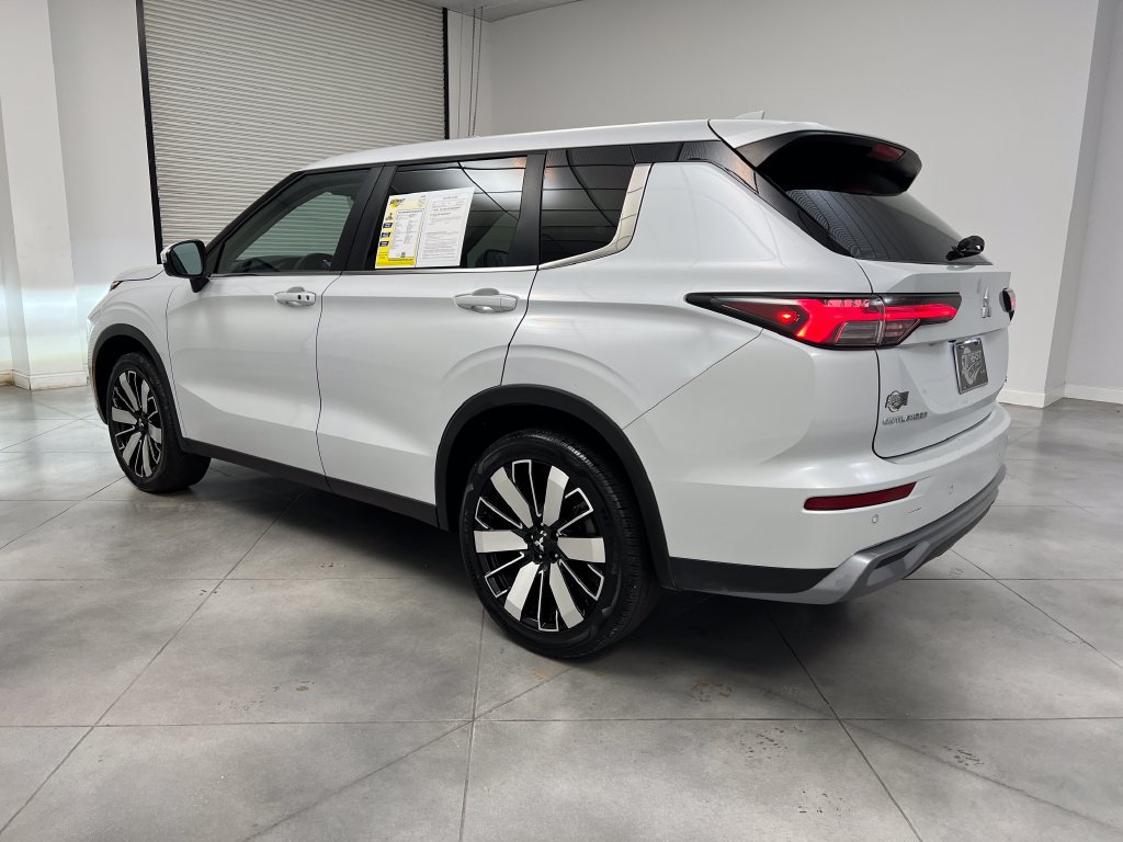Used 2025 Mitsubishi Outlander SE AWD/4WD image 6