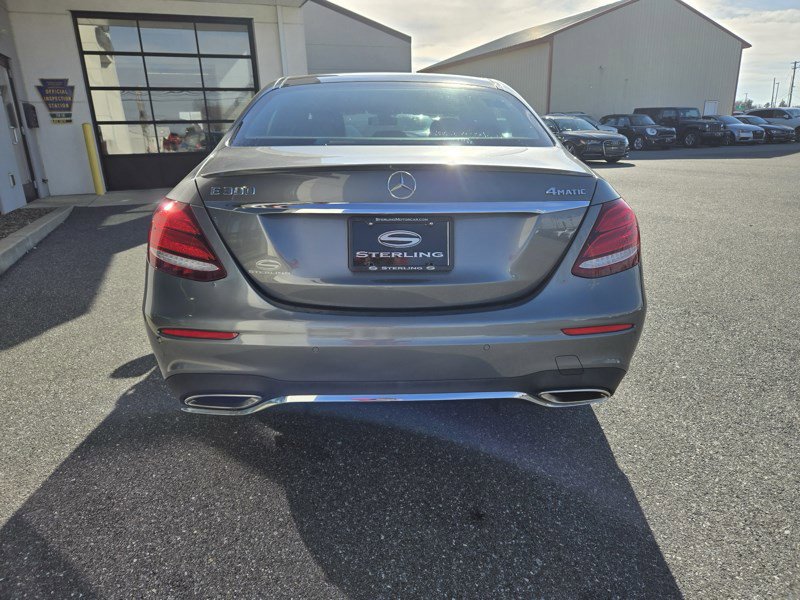 Used 2017 Mercedes-Benz E 300 4MATIC image 4