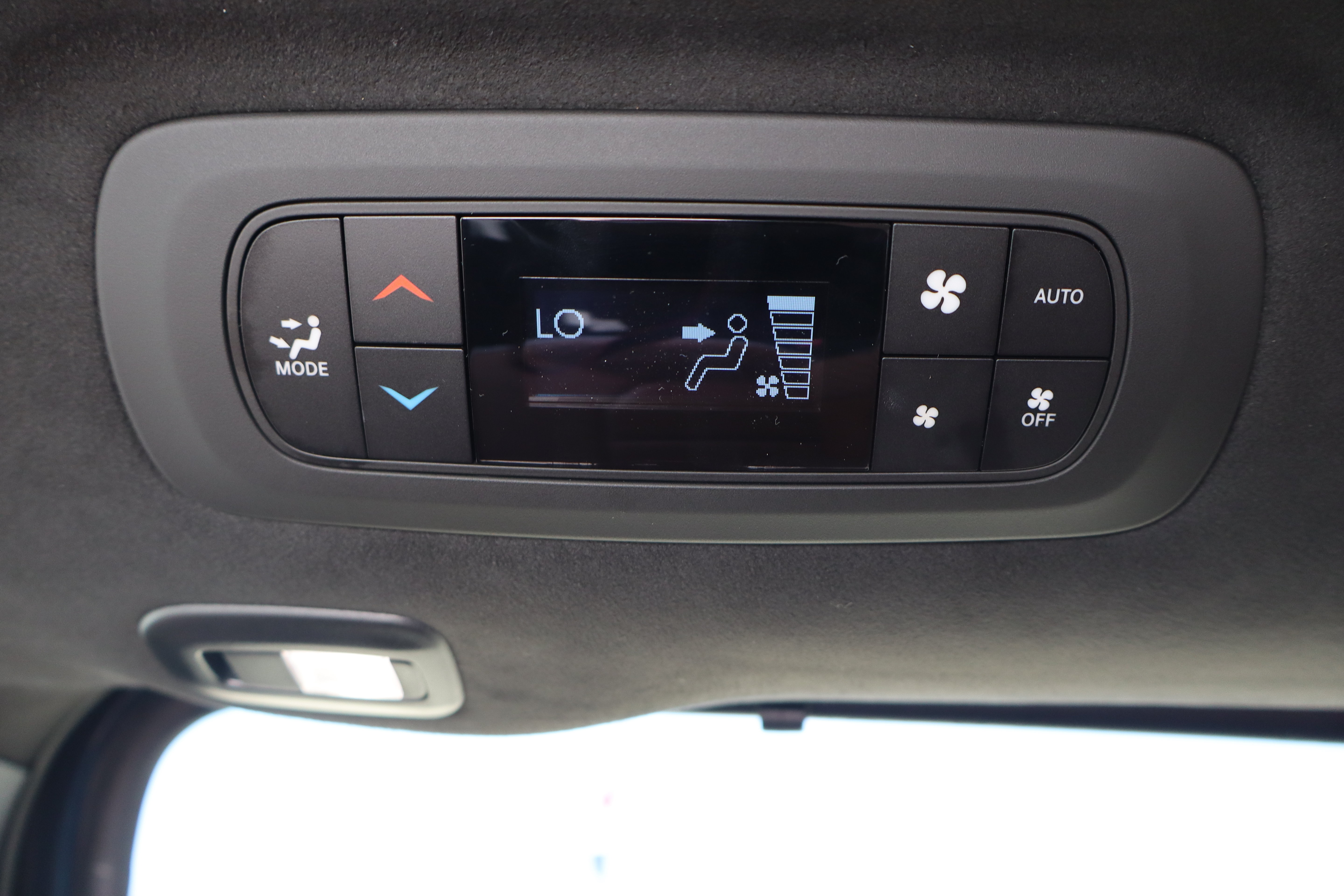 Used 2025 Chrysler Pacifica Pinnacle FWD image 26