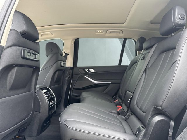Used 2020 BMW X7 xDrive40i w/ Premium Package AWD/4WD image 7