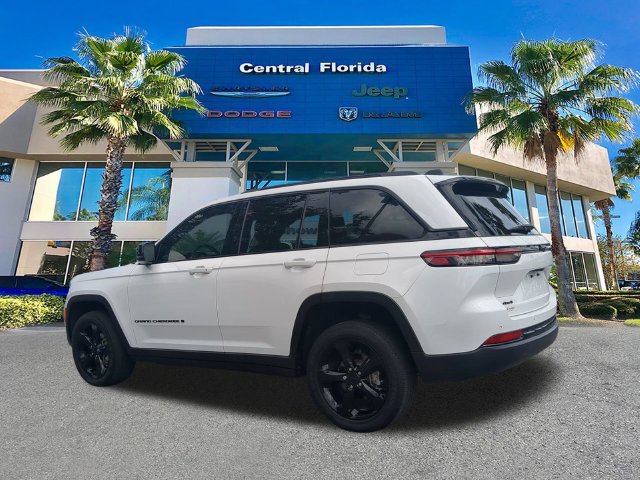 Used 2023 Jeep Grand Cherokee Altitude AWD/4WD image 7