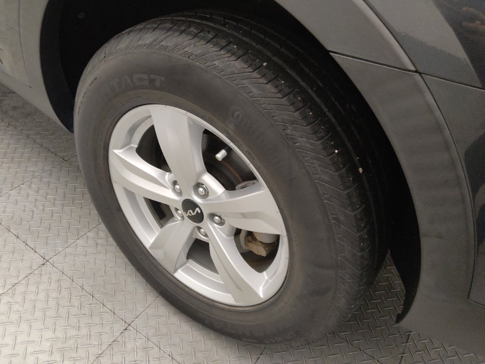 Used 2022 Kia Sorento LX image 31