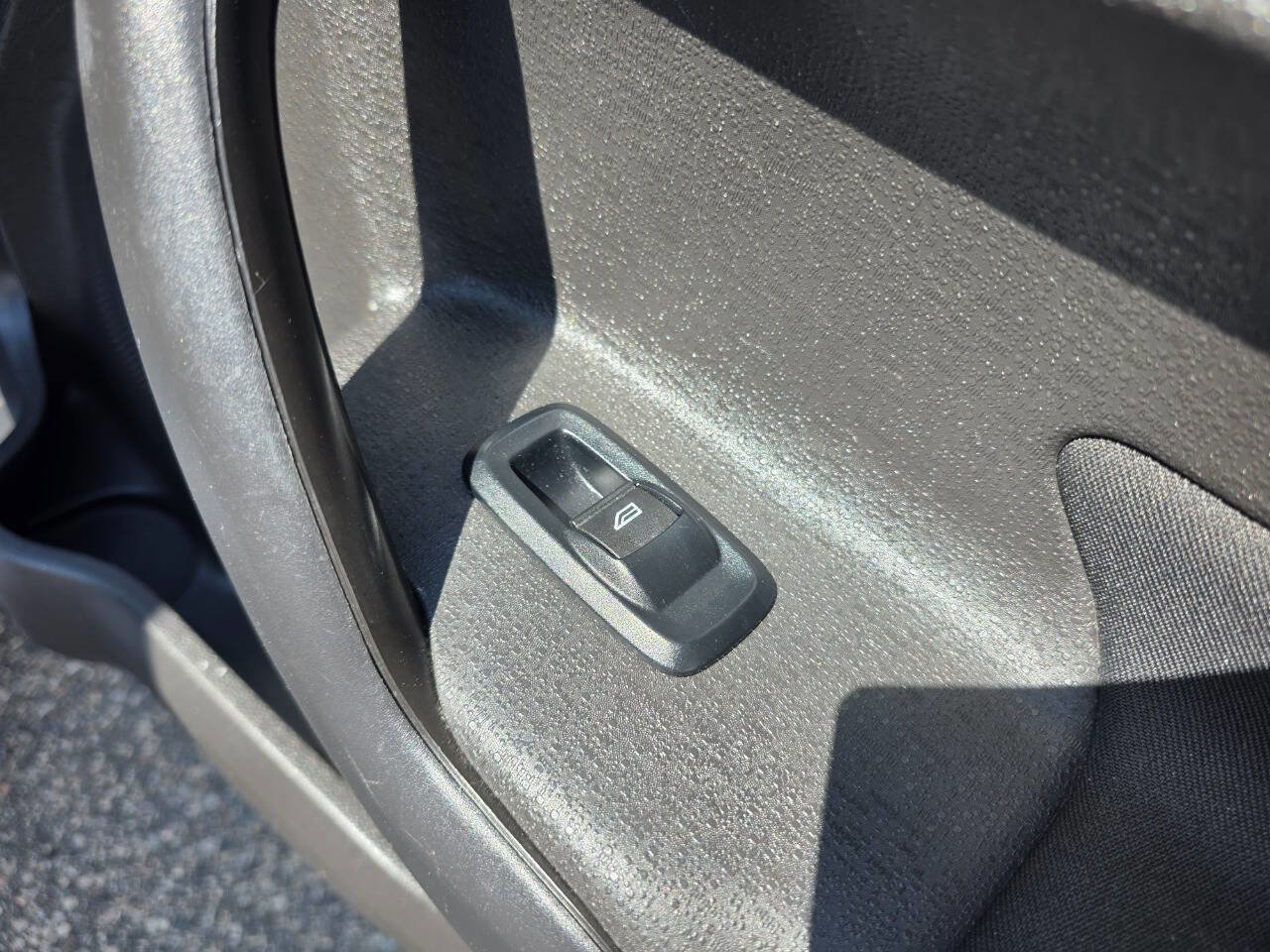 Used 2017 Ford Fiesta SE image 27