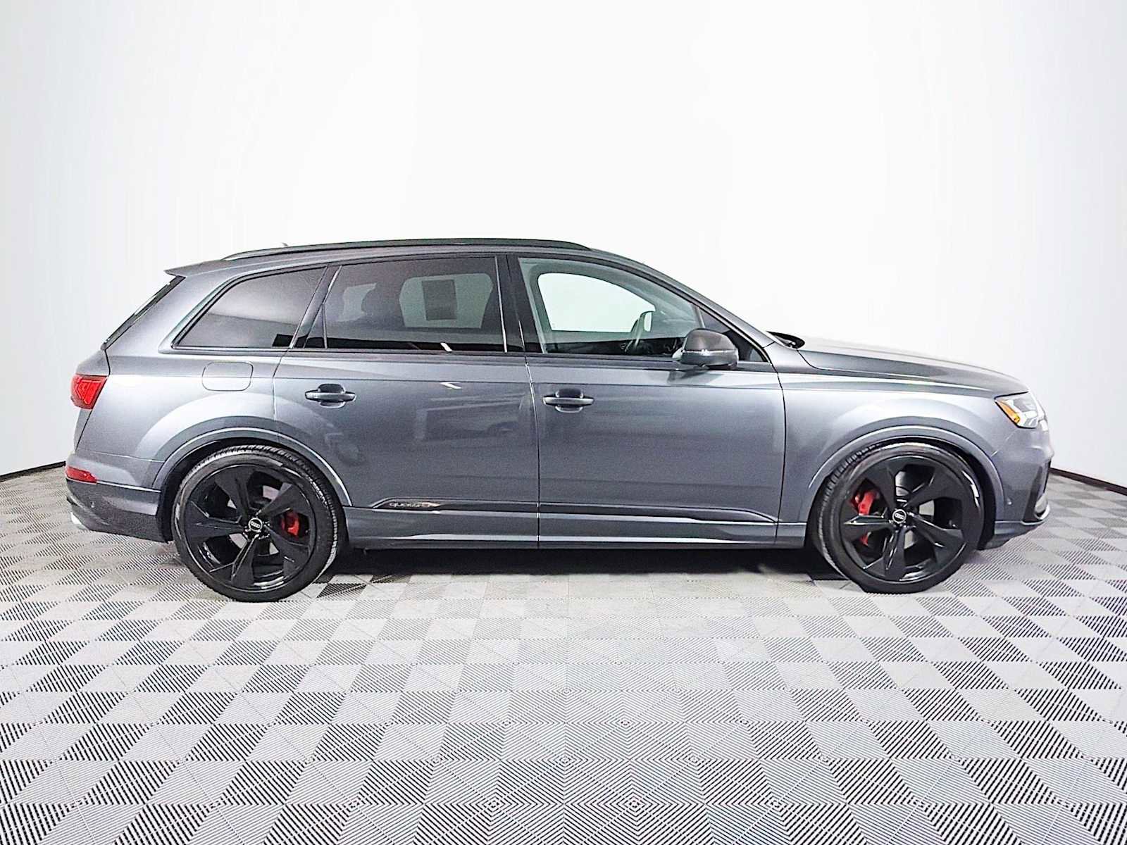 Used 2023 Audi SQ7 Premium Plus w/ Towing Package image 6