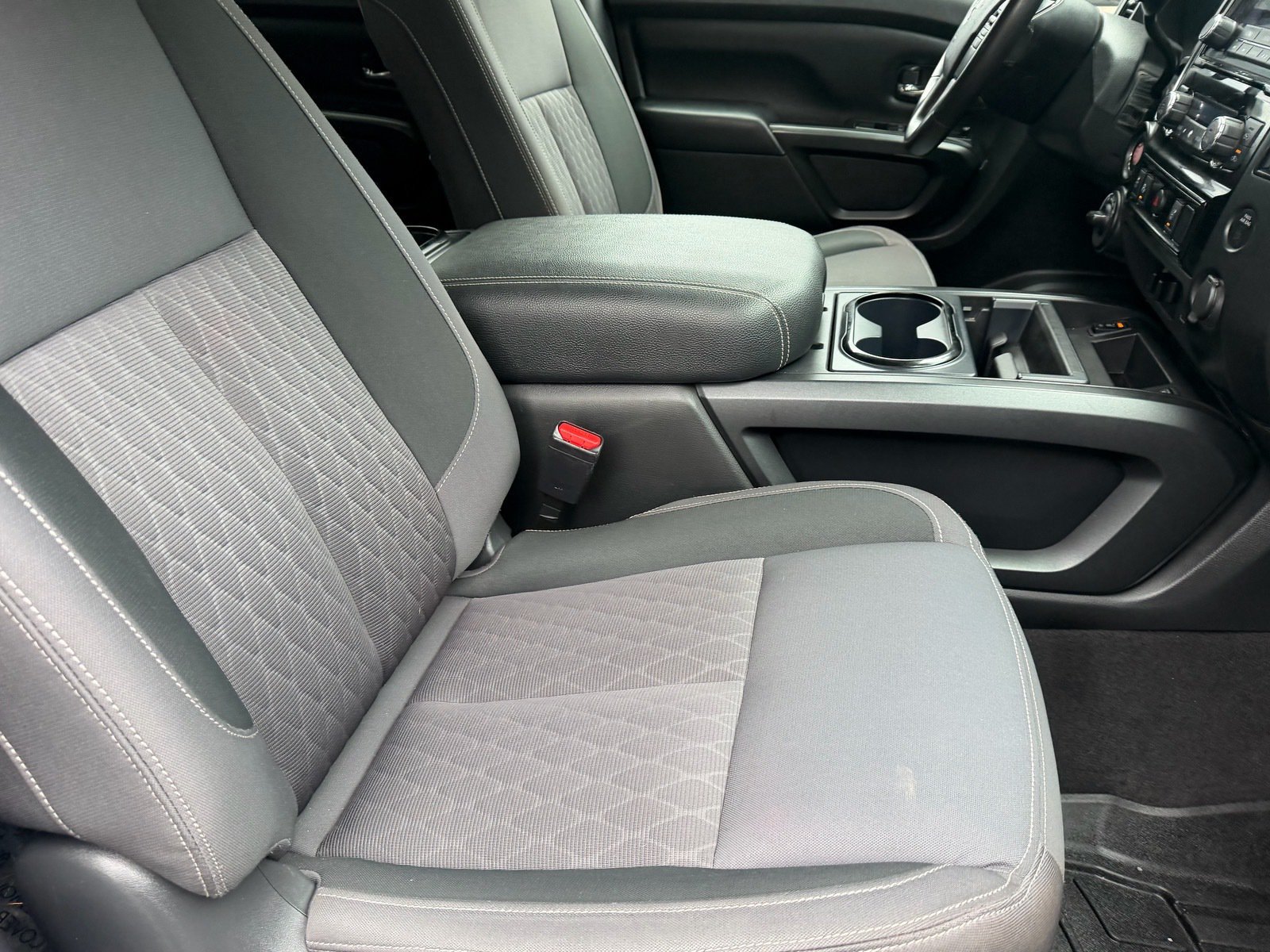 Used 2023 Nissan Titan SV w/ SV Convenience Package AWD/4WD image 9