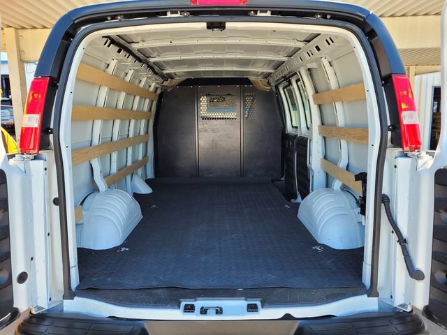 Used 2025 Chevrolet Express 2500 w/ Driver Convenience Package RWD image 27