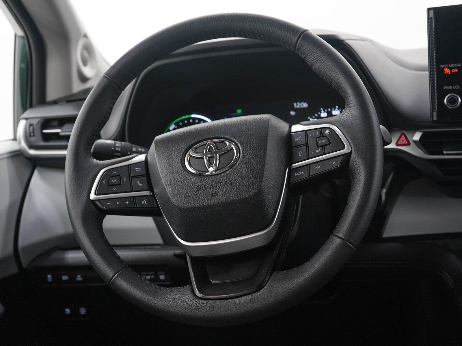 Used 2025 Toyota Sienna XLE w/ XLE Plus Package AWD/4WD image 18