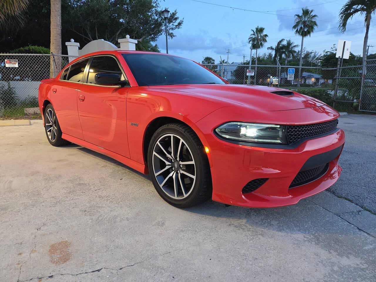 Used 2023 Dodge Charger R/T RWD image 2
