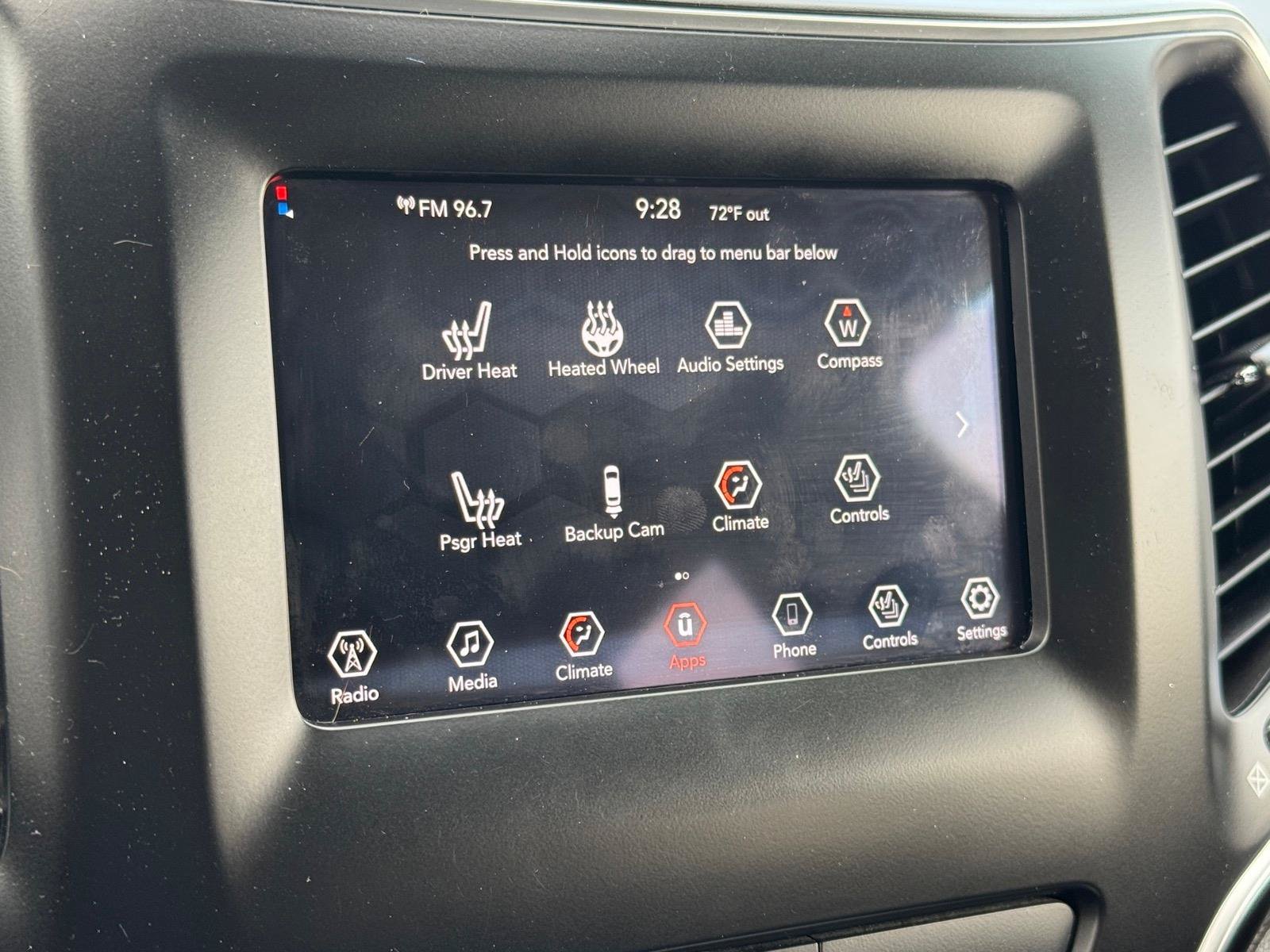 Used 2019 Jeep Cherokee Latitude Plus w/ Cold Weather Group AWD/4WD image 18