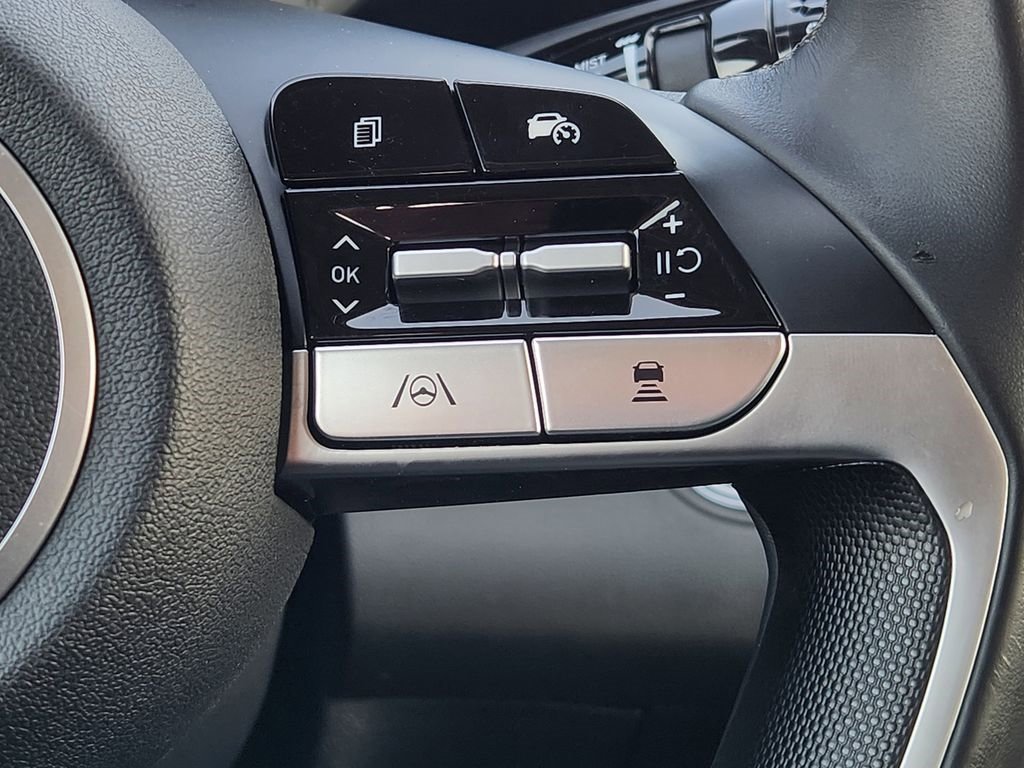 Used 2025 Hyundai Elantra SEL FWD image 29