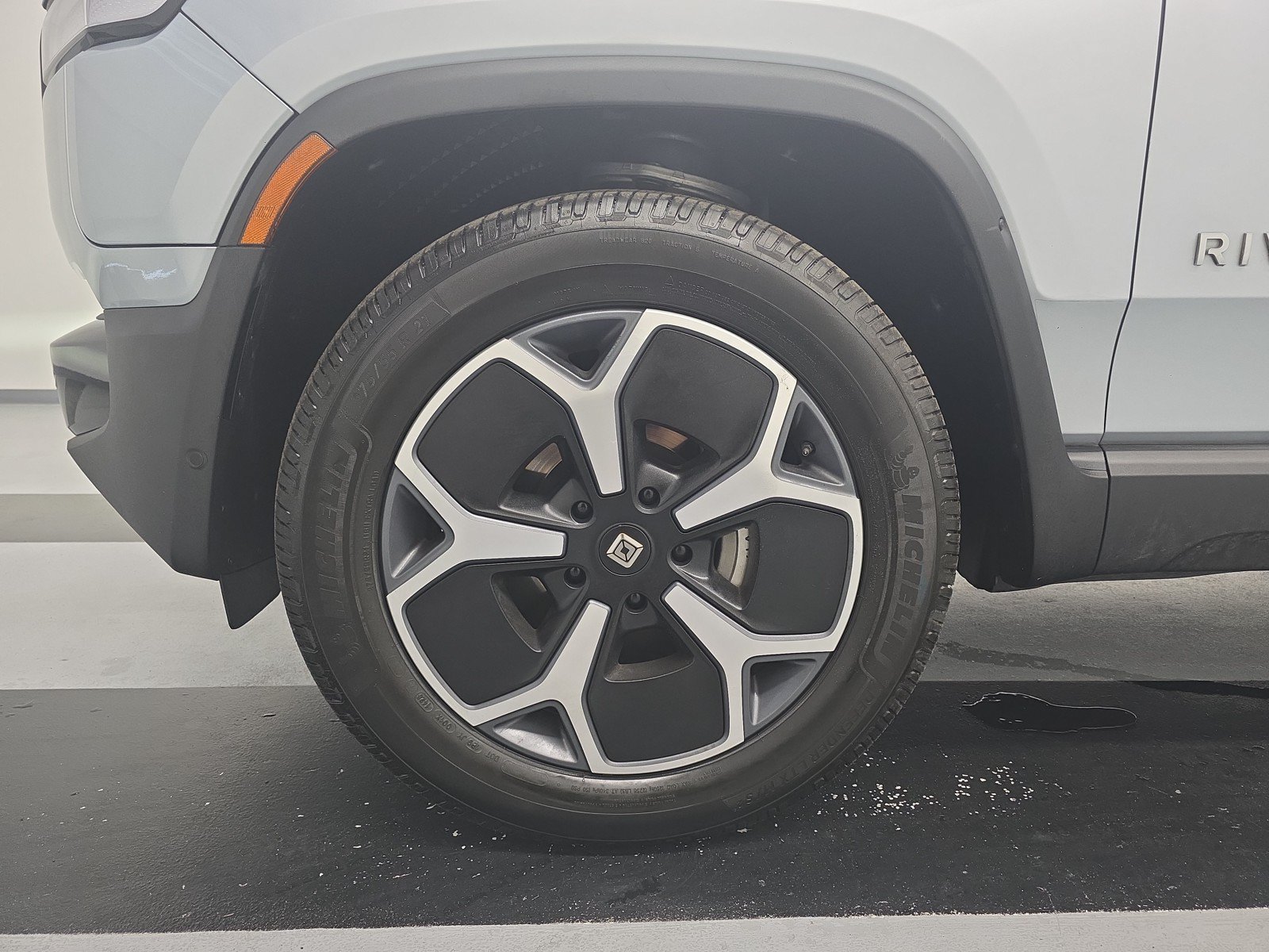 Used 2023 Rivian R1T Adventure AWD/4WD image 9