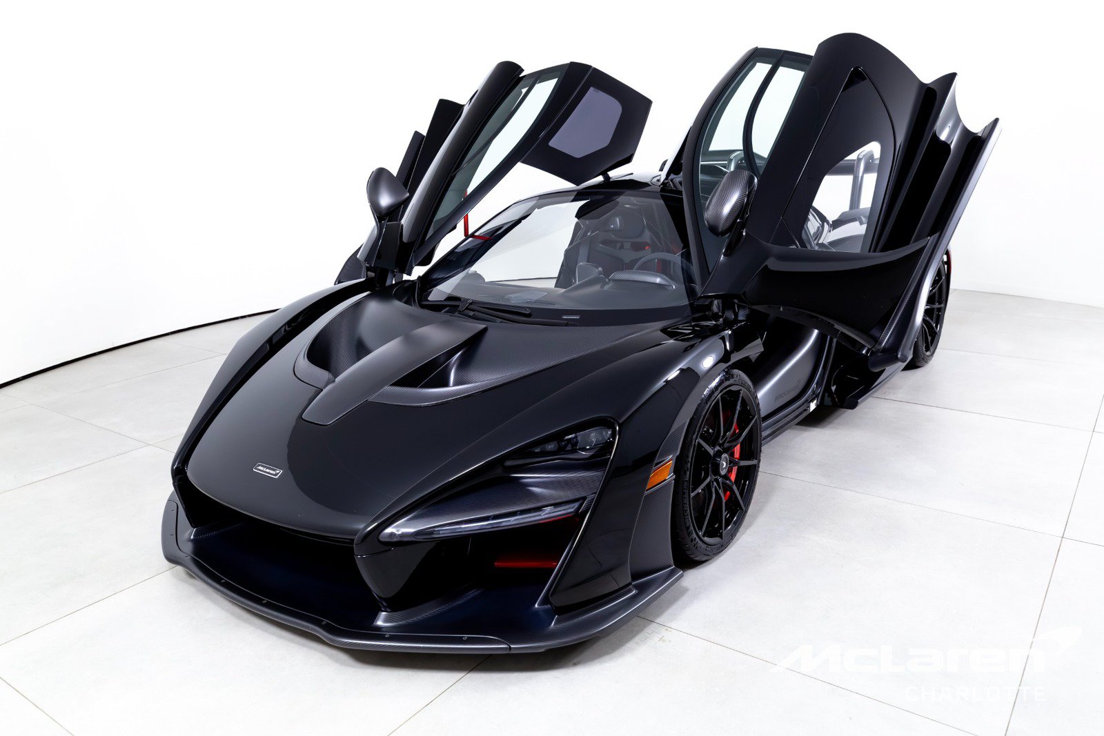 Used 2019 McLaren Senna RWD image 5