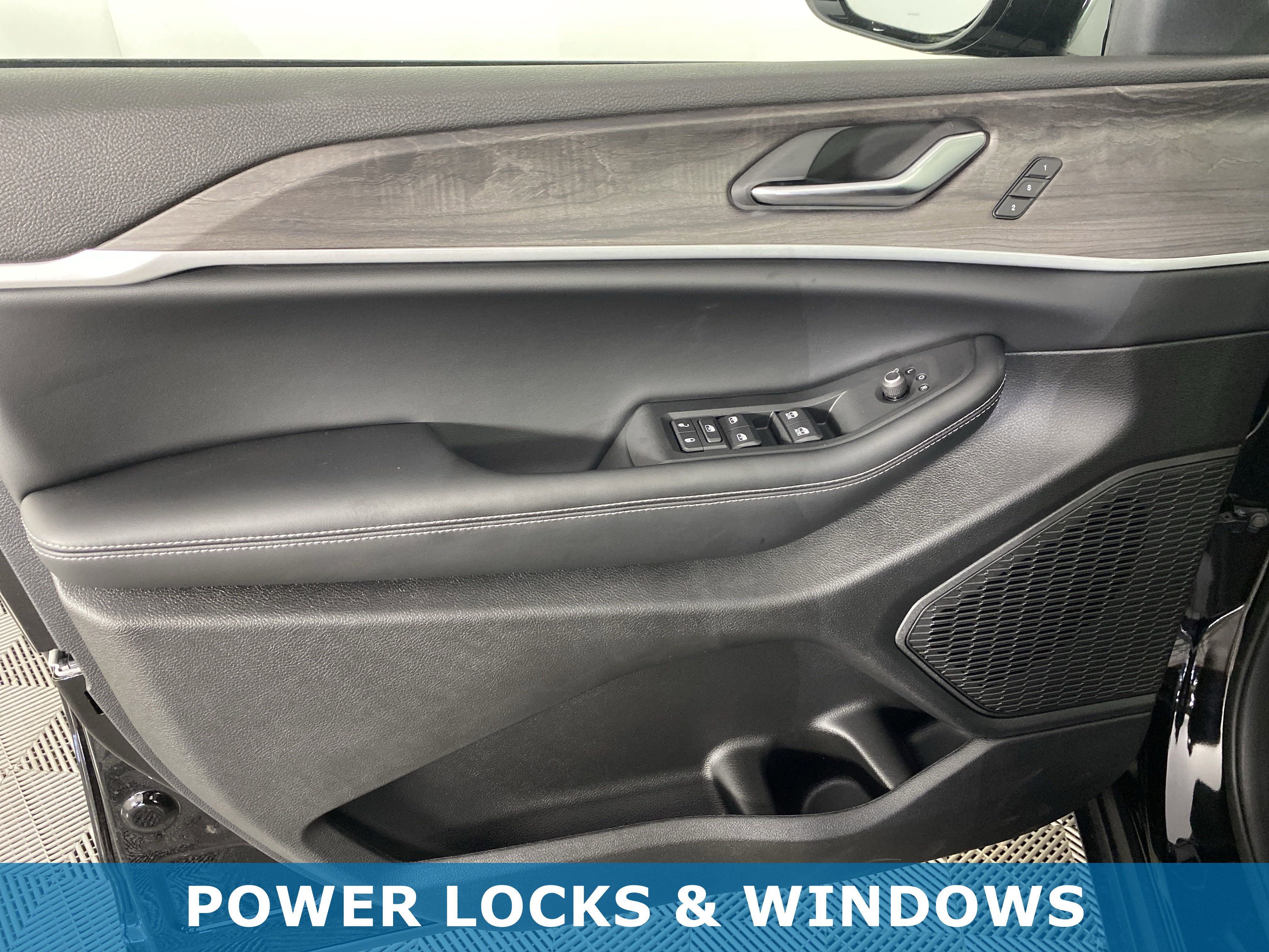 New 2025 Jeep Grand Cherokee L Limited w/ Black Appearance Package image 13