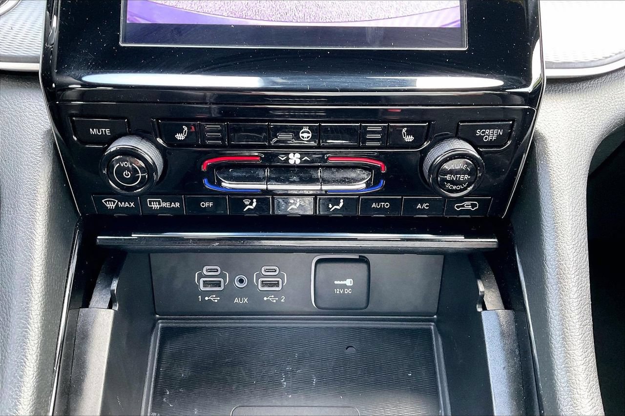 Used 2023 Jeep Grand Cherokee Altitude AWD/4WD image 18