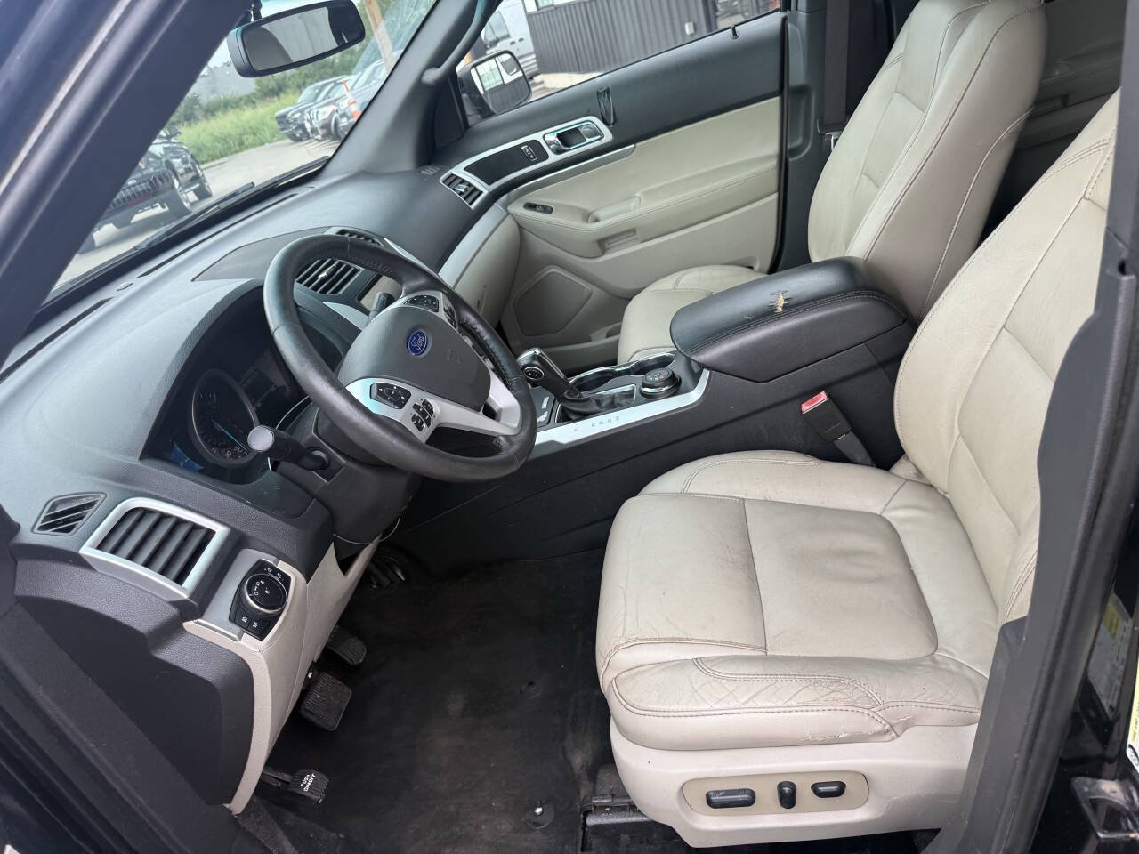 Used 2015 Ford Explorer XLT w/ Equipment Group 202A AWD/4WD image 21