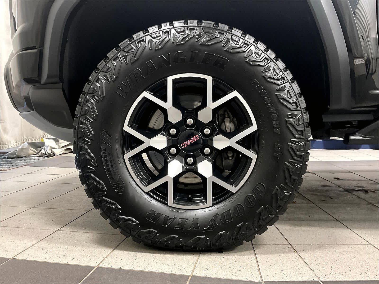 Used 2024 GMC Canyon AT4X AWD/4WD image 7