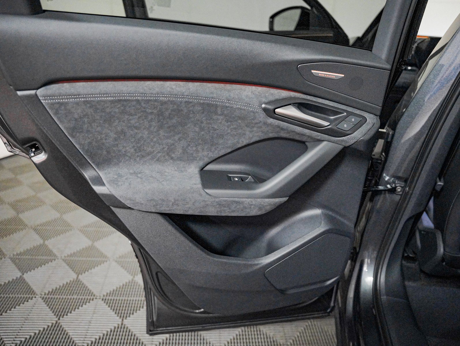 New 2025 Audi SQ6 e-tron Premium Plus image 23