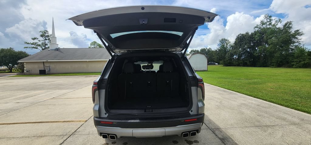 Used 2025 Chevrolet Traverse Z71 w/ LPO, Floor Liner Package AWD/4WD image 24