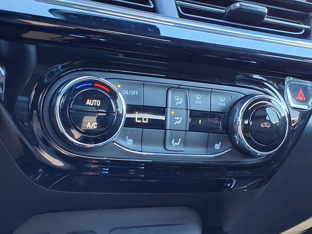 Used 2025 Chevrolet Trax RS w/ Sunroof Package image 5