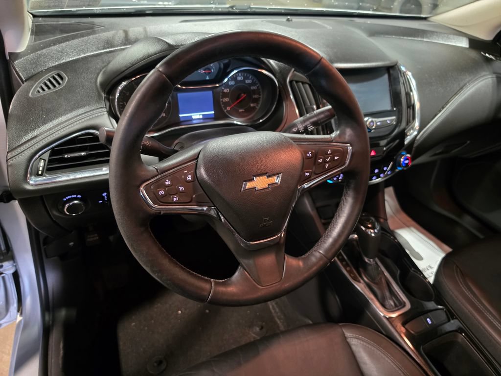 Used 2017 Chevrolet Cruze Premier FWD image 4