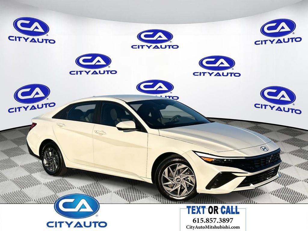 Used 2024 Hyundai Elantra SEL image 1