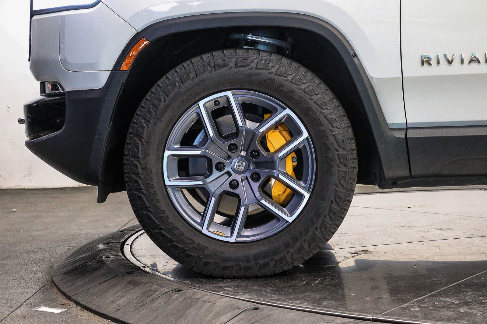 Used 2023 Rivian R1S Adventure AWD/4WD image 9