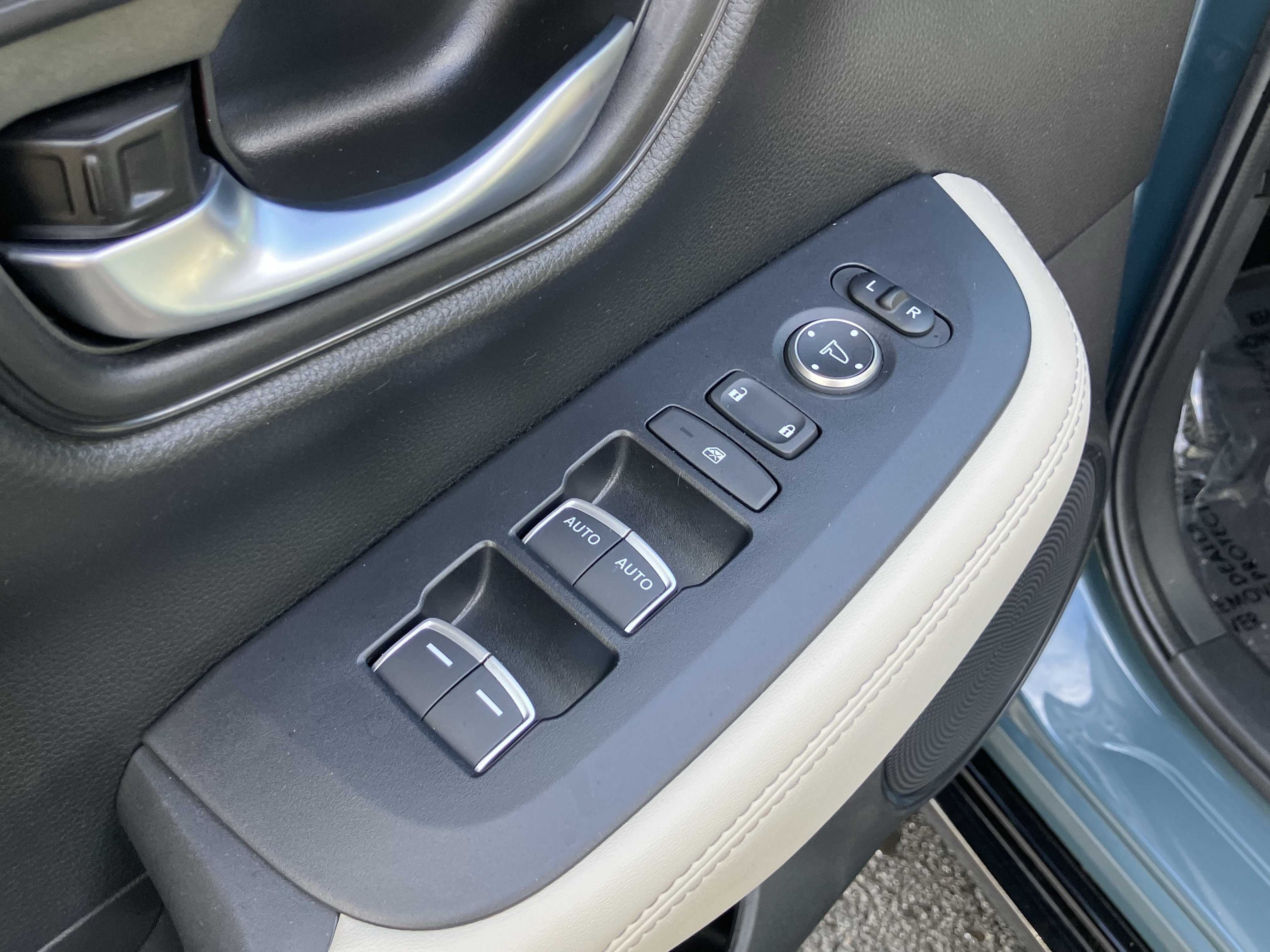 Used 2025 Honda HR-V EX-L image 15