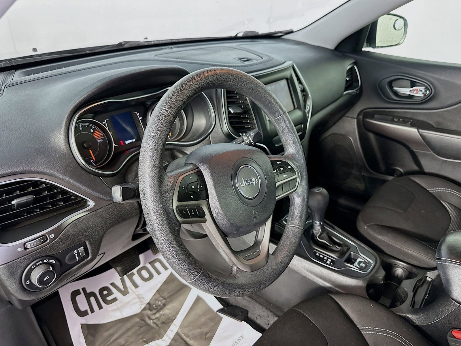 Used 2019 Jeep Cherokee Latitude w/ Popular Appearance Group FWD image 9
