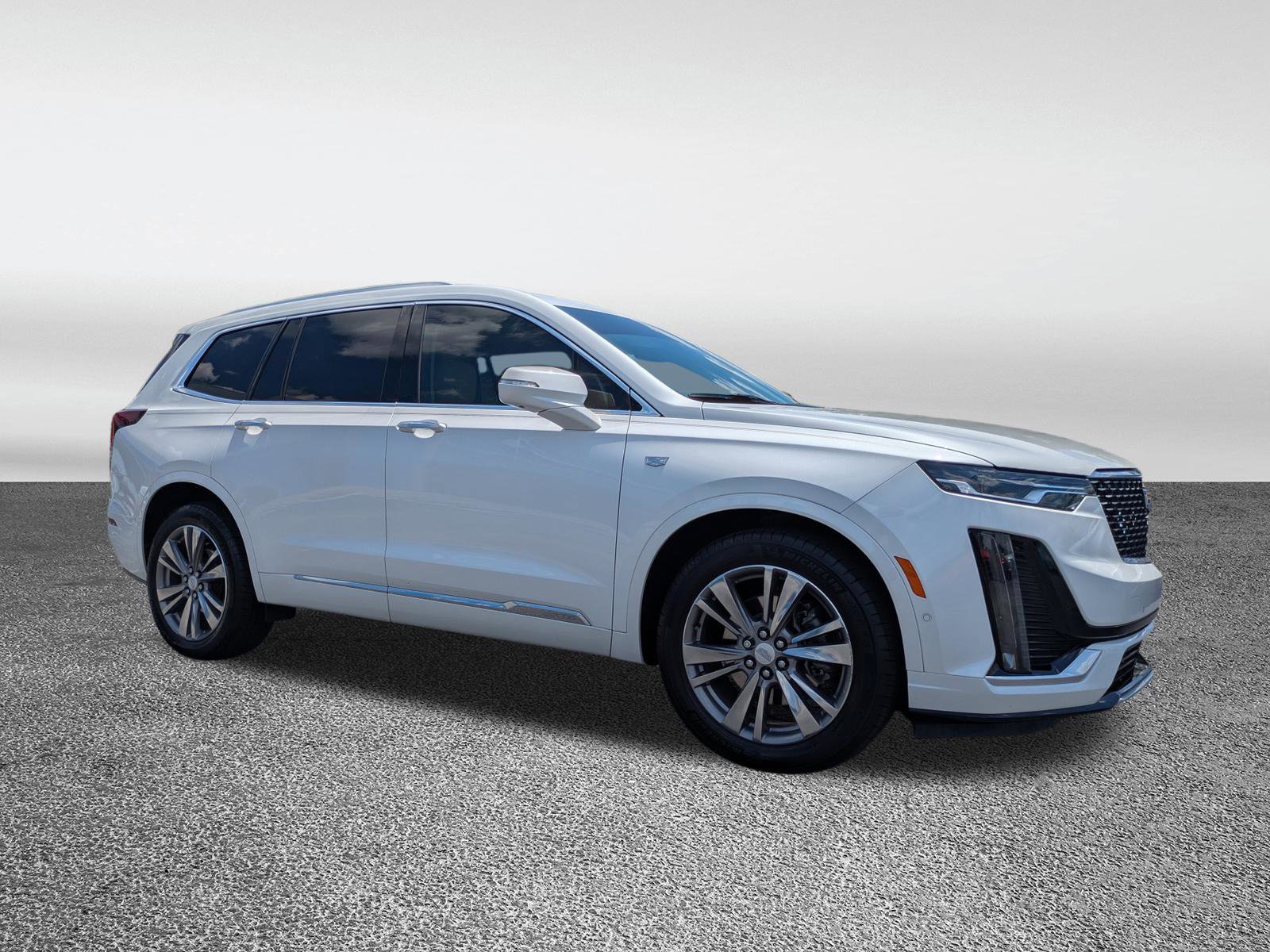 Used 2022 Cadillac XT6 Premium Luxury w/ Technology Package FWD image 3