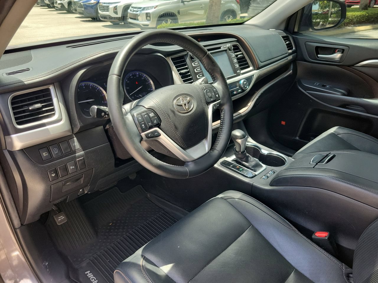 Used 2019 Toyota Highlander Limited AWD/4WD image 16