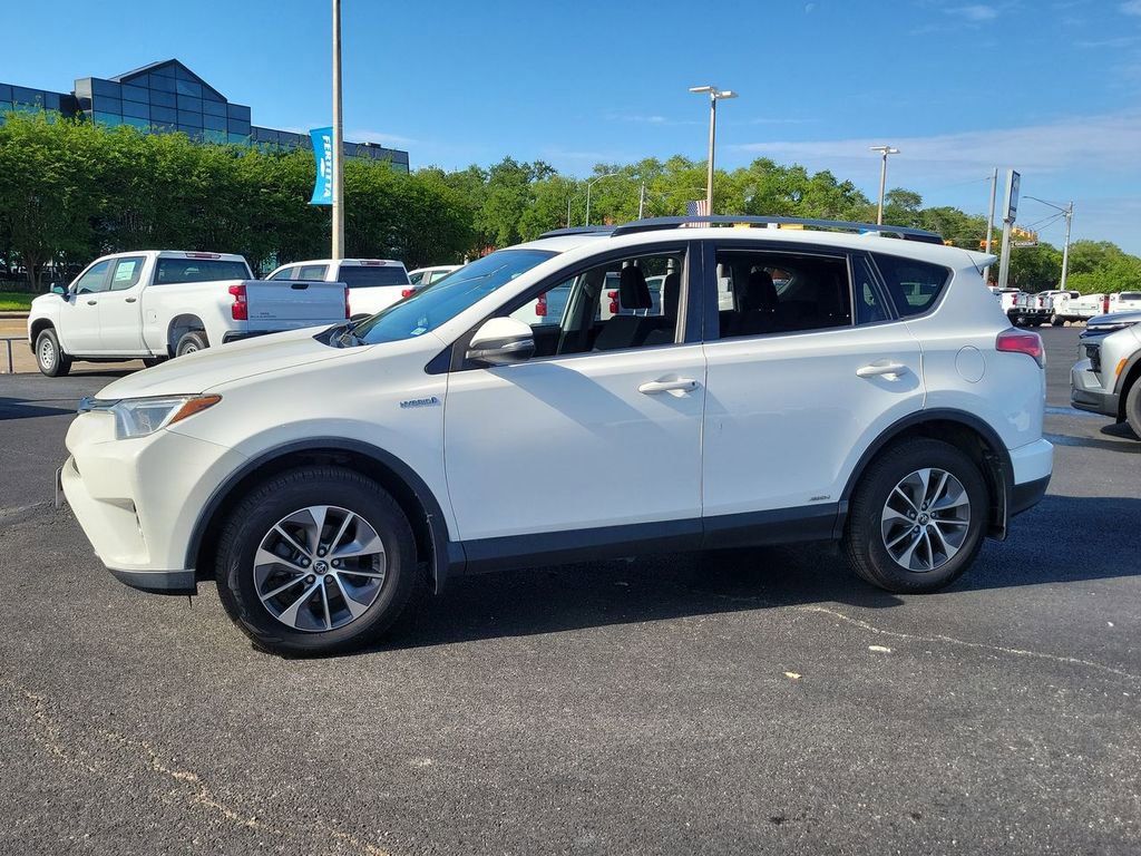 Used 2017 Toyota RAV4 XLE w/ All Weather Liner Package AWD/4WD image 12