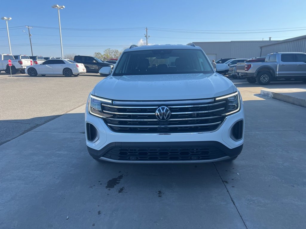 Used 2025 Volkswagen Atlas SE image 2