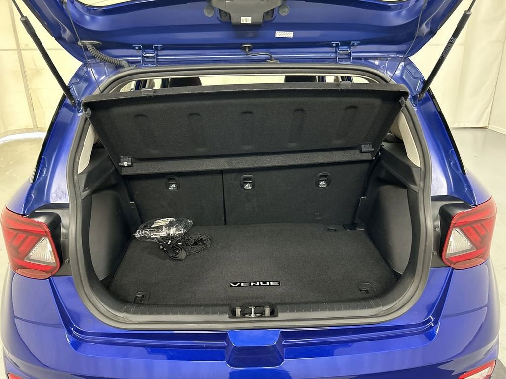 Used 2023 Hyundai Venue Limited FWD image 22